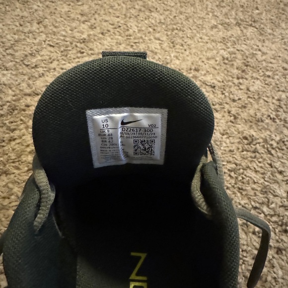 Nike Metcons - Picture 3 of 4